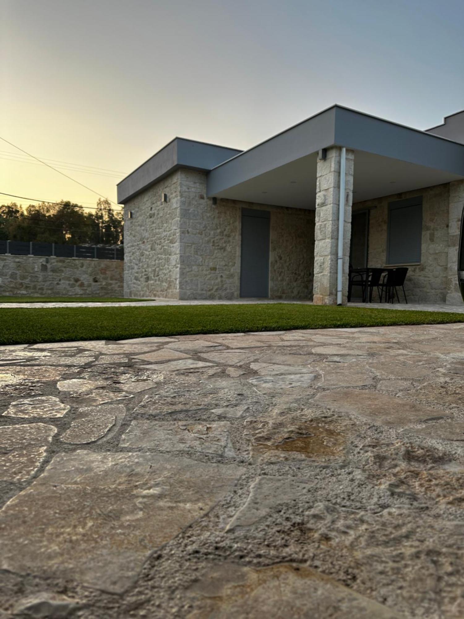 Ag.stone.home Isthmia